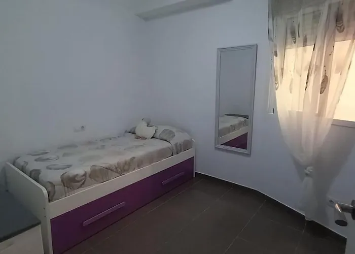 Piso En Playa Del Grao شقة *